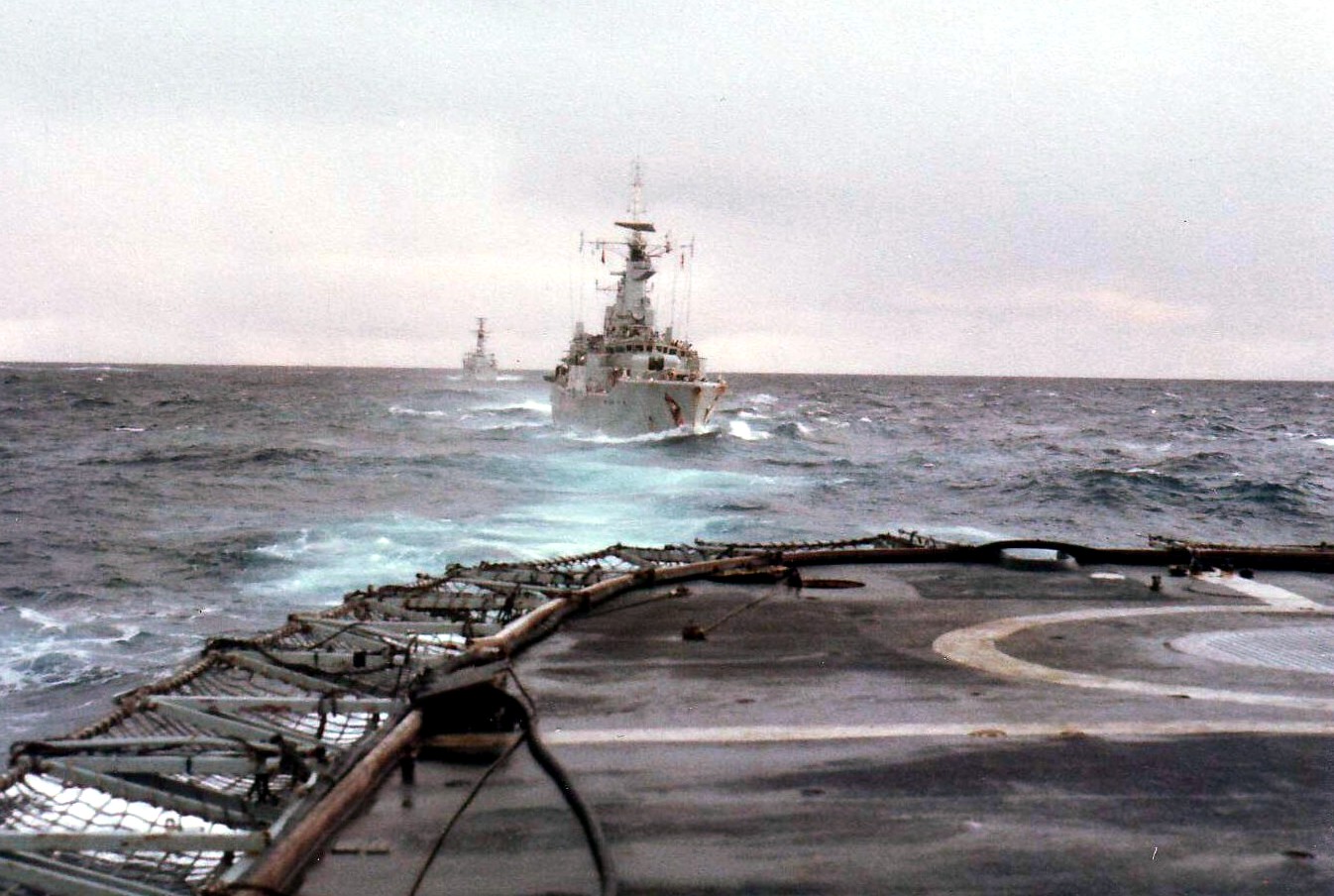 Yarmouth_and_Andromeda_astern_of_CardiffKen Griffiths