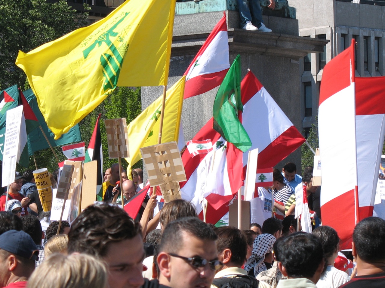 A pro palestistine, pro lebanon and not slightly pro hezbollah rally we stumbled on to at kungsträdgården. About 1500-2000 people where there according to the news. After this they marched on the US embassy.
