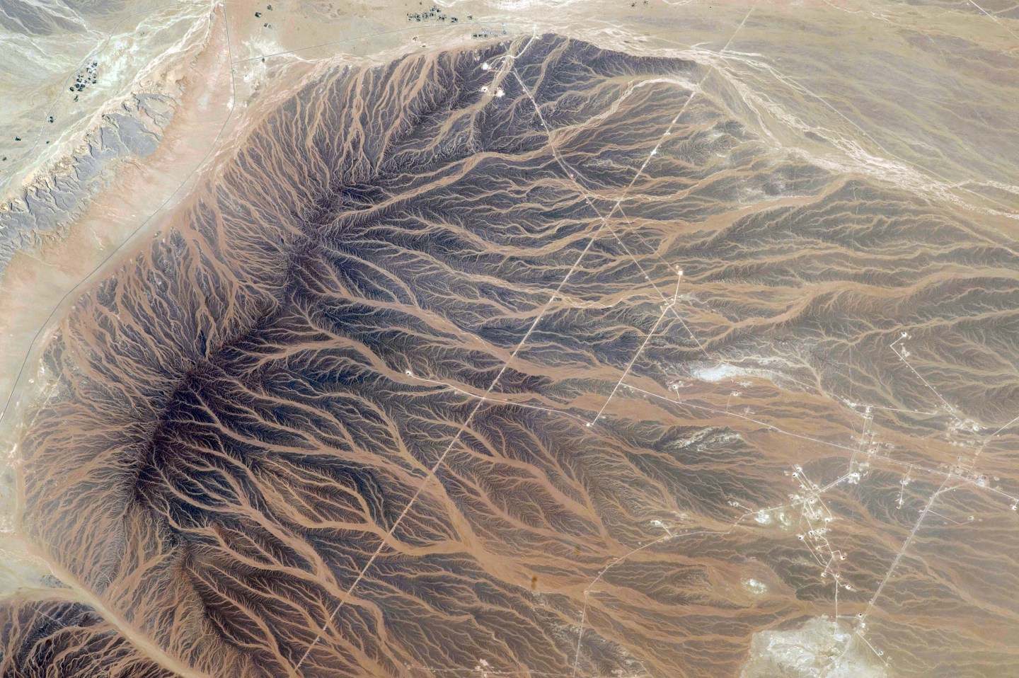 Tan'am, Oman NASA image